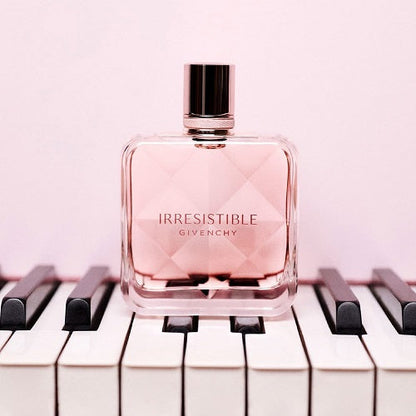 <strong> GIVENCHY <br> IRRESISTIBLE </strong><br> Eau de Parfum