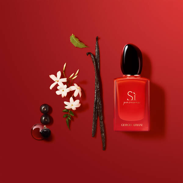 <strong> ARMANI <br> SÌ PASSIONE </strong><br> Eau de Parfum Intense